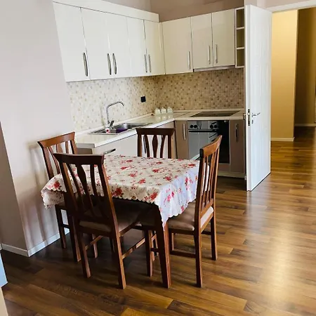 아파트 Spacious Modern 2br At Artificial Park